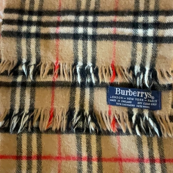 Vintage Authentic Burberrys Scarf Made in England. 70cashmere 30%wool. - Picture 7 of 7